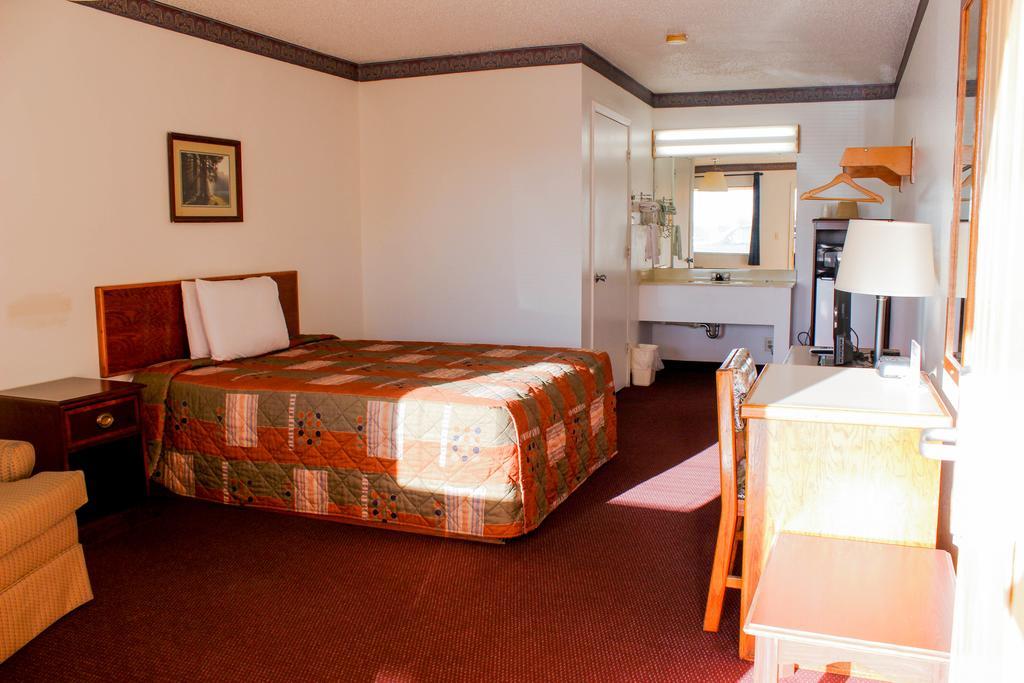 Westworld Country Inn Hubbard Exterior photo