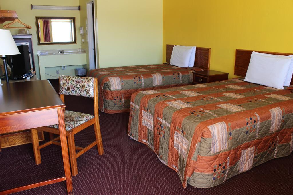 Westworld Country Inn Hubbard Exterior photo